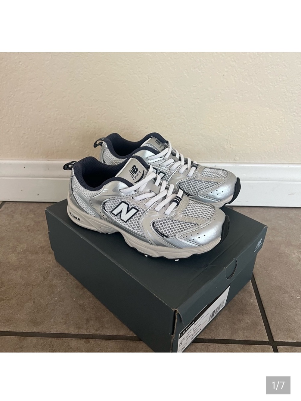 New Balance 530 Little Girls’s Silver/Navy Athletic Shoes